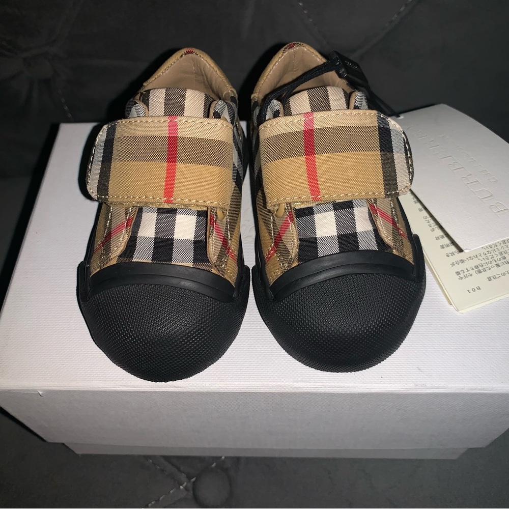 Burberry infant sneakers size 2